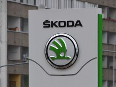 V Mladé Boleslavi otevřeli futuristické sídlo vedení Škodovky. Má i telefonní budky