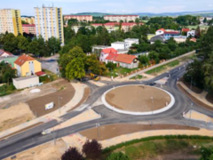 Výstavba nové okružní křižovatky ve směru na Blatnici je u konce. Následovat budou další opravy