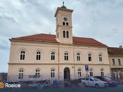 Opravy radnice v Rosicích finišují. Zvenku už je hotovo, vevnitř se pokračuje