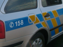 Na Berounsku ujížděl před policisty opilý řidič, v autě vezl tři malé děti