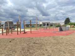 Sportovní areál v Pustiměři nabízí nové workoutové a parkourové hřiště a lezecký balvan