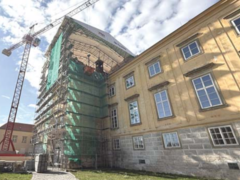 Začala plánovaná oprava střechy zámku v Moravském Krumlově
