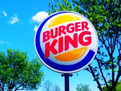 Nejen dálnice. Za Milínem otevřeli u D4 také dvě restaurace Burger King