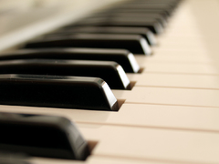 Na staré piano v Hrotovicích prší. Nové piano vyjde na milion, pomoct může každý