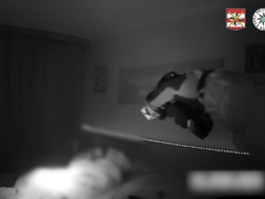Před policejní hlídkou u Pohořelic se vynořil zkrvavený muž. Podařilo se mu přežít útok vraha