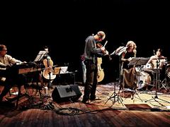 Africké rytmy rozezní Blansko. Zažijte první letošní Jazz Gauč plný energie s kapelou Talaqpo