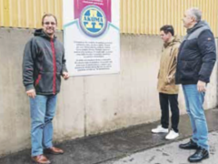 Pamětní deska Akumy nyní krášlí svou bývalou budovu v Mladé Boleslavi a připomíná historii firmy