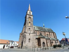 Kostel sv. Jiljí v Nymburce byl nasvícen červeně v rámci Světového dne hemofilie