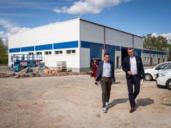 Ve Veselí vznikají nové odborné dílny až pro 180 žáků. Hejtman Jan Grolich si stavbu prohlédl osobně