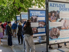 Výstava v Plzni ukazuje skutečné příběhy lidí, kterým sociální služby mění život