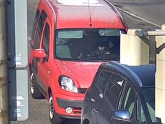 Zloděj v Rakovníku narazil na odemčené auto, nasedl a ujel. Pátrají po něm policisté