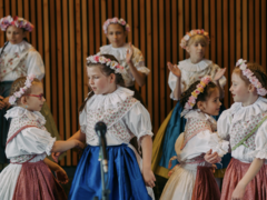 Otisk tradice: O šátcích, řemesle a dětském folkloru povídá Iva Šebestová ze spolku Kanavanka