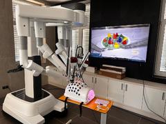 Chirurgie budoucnosti v Hořovicích: Nový přístroj Da Vinci přináší přesnost, bezpečí i rychlé zotavení