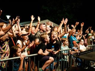 V Říčanech se uskuteční již osmý ročník multižánrového open-air festivalu Rakfest. Vystoupí nejen Buty