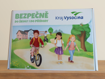 Bezpečně do školy i do přírody: Prvňáčci dostanou od Kraje Vysočina Bezpečný kufřík