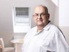 Primář MUDr. Miloš Stoilov: Moderní doba s sebou přináší nemožnost či neochotu se o své seniory postarat