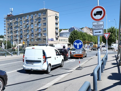 V Židlochovicích pokračuje stavba nového kruhového objezdu, provoz zatím řídí semafory