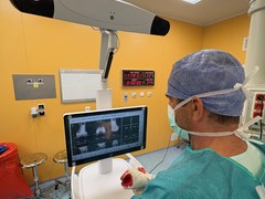 Revoluce v ortopedii: Hořovická nemocnice provedla první operace s robotem Velys