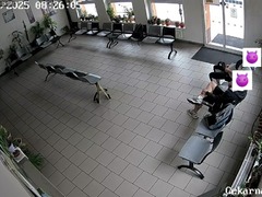 Návštěva toalety za 2500 korun! Seniorku okradli v čekárně na nádraží v Boskovicích