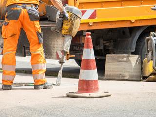 Výstavba na ulici Ivančická v Dolních Kounicích: Práce komplikuje náročný terén i počasí