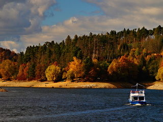 Vydejte se na Svatomartinskou plavbu po Dalešické přehradě