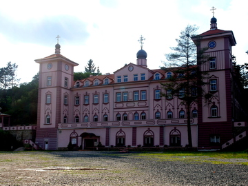 Klášter u Berouna převedla abatyše zdarma Rusům, v kauze teď padla obžaloba ze zpronevěry za miliony