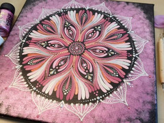 Ve vyškovské knihovně bude vystavovat kolega Eltona Johna i autorka mandal Ve vyškovské knihovně bude vystavovat kolega Eltona Johna i autorka mandal