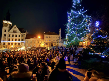 Advent v Hustopečích jsme zahájili na náměstí u punče