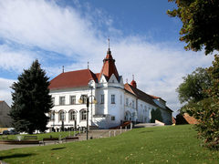 Přijďte si užít divadelní silvestr do sálu Bonaparte ve Slavkově u Brna