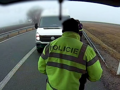 Vybržďování i nebezpečné kličky! Zdrogovaný muž ohrožoval řidiče u Šlapanic a Rousínova Vybržďování i nebezpečné kličky! Zdrogovaný muž ohrožoval řidiče u Šlapanic a Rousínova