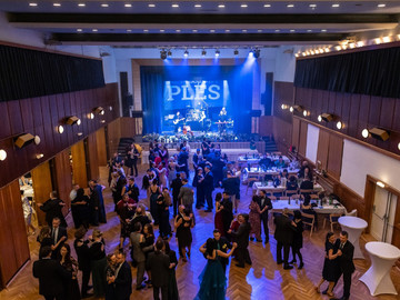 Plesovou sezónu ve Slavkově zahájí Městský ples