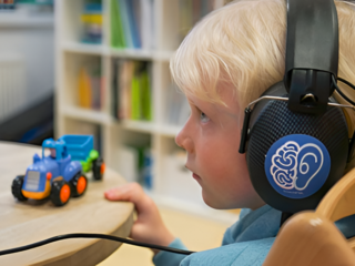 Novinka v Blanenské nemocnici: Pomoc dětem s dyslexií i koktavostí poslechovou metodou