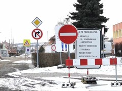V Oslavanech dál platí uzavírka Letkovské ulice, opravy skončí na podzim