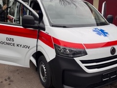 Nemocnice Kyjov získala nový sanitní vůz díky daru Nadace Andělína manželů Holešínských