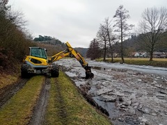 Poblíž Oslavan zasahovala těžká technika. V řece drtila led, který může tvořit nebezpečnou bariéru Poblíž Oslavan zasahovala těžká technika. V řece drtila led, který může tvořit nebezpečnou bariéru