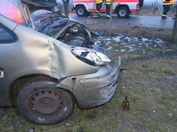 Opilý řidič na Břeclavsku skončil ve vinohradu. Při čekání na policisty si ustlal u krajnice