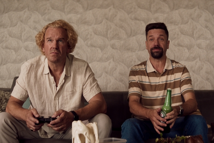 Poberta_Václav Neužil v roli místního policejního poručíka se Stanislavem Majerem coby mafiá