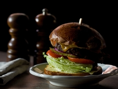 Řevnické náměstí opět ožije chutěmi světa! Přijďte si užít 11. ročník Food Truck Marketu