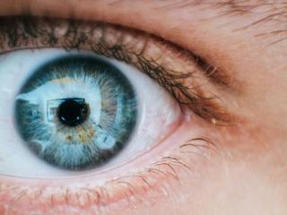 Slzy nejsou jen voda. Syndrom suchého oka trápí až třetinu dospělých