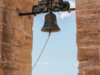 Proč byl osud zvonu Jan ze Štolmíře smutný a jaké jsou tradice zvonů na Českobrodsku?