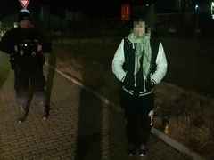 Krádež na benzínce v Kladně slavil zloděj bujarým tancem. Strážníci ho u toho sledovali na kameře