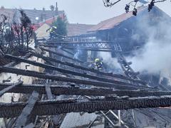 V Nesvačilce hořela dílna i rodinný dům, plameny způsobily škodu 1,5 milionu