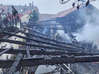 V Nesvačilce hořela dílna i rodinný dům, plameny způsobily škodu 1,5 milionu