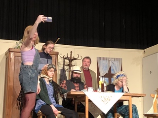 V Blučině se smálo od první chvíle. Černá komedie Nejlepší věk na pohřeb byla skvělým divadelním zážitkem