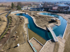 Nové koupaliště v Rosicích plánuje otevření na 23. května, finišují poslední přípravy