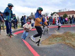 Ivančice mají nové pumptrackové hřiště, které nabízí moderní sportování náctiletým