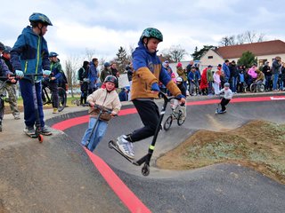 Ivančice mají nové pumptrackové hřiště, které nabízí moderní sportování náctiletým