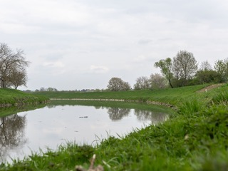 U Vnorov vzniká nová lávka přes řeku Moravu. Propojí břehy i region