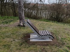 Bude jich víc? V Dobříši mají první jednomístnou lavičku. Reakce se různí