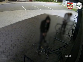 Krádež kola ve Vyškově zachytila kamera. Pro zloděje přijeli policisté do práce